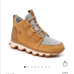 NIB Sorel Kinetic Caribou WP Snow Boot - Size 9